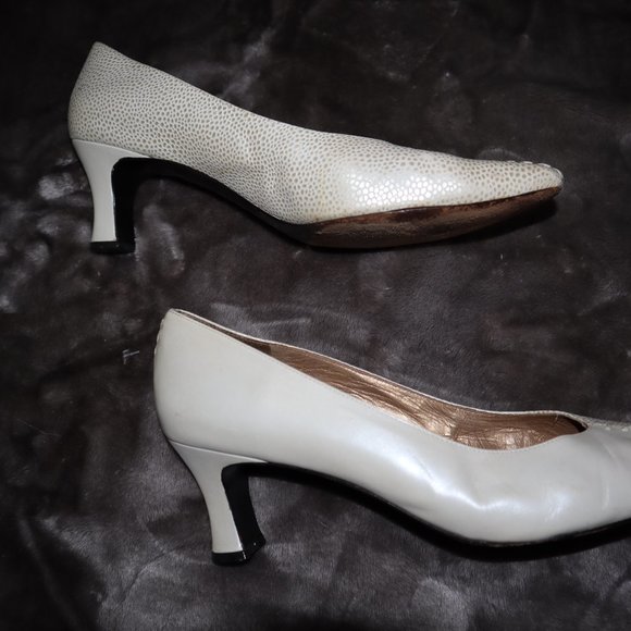 *Vintage* Stuart Weitzman Pearl/Gold Kitten Heels, Size 9 - Picture 3 of 5